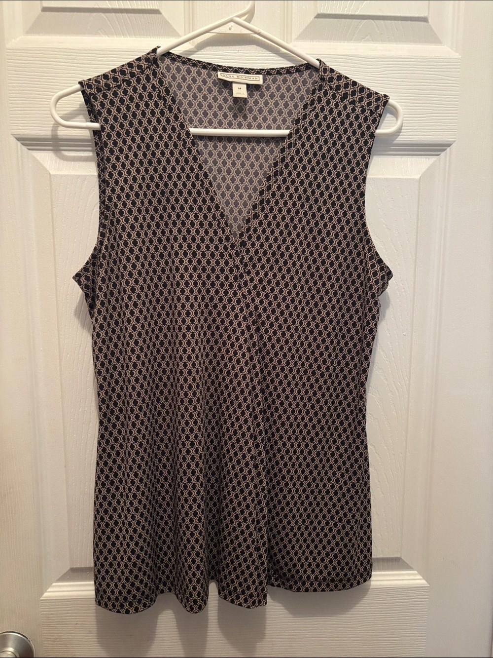 Dana Buchman Black & Cream Sleeveless V-Neck Printed Tank